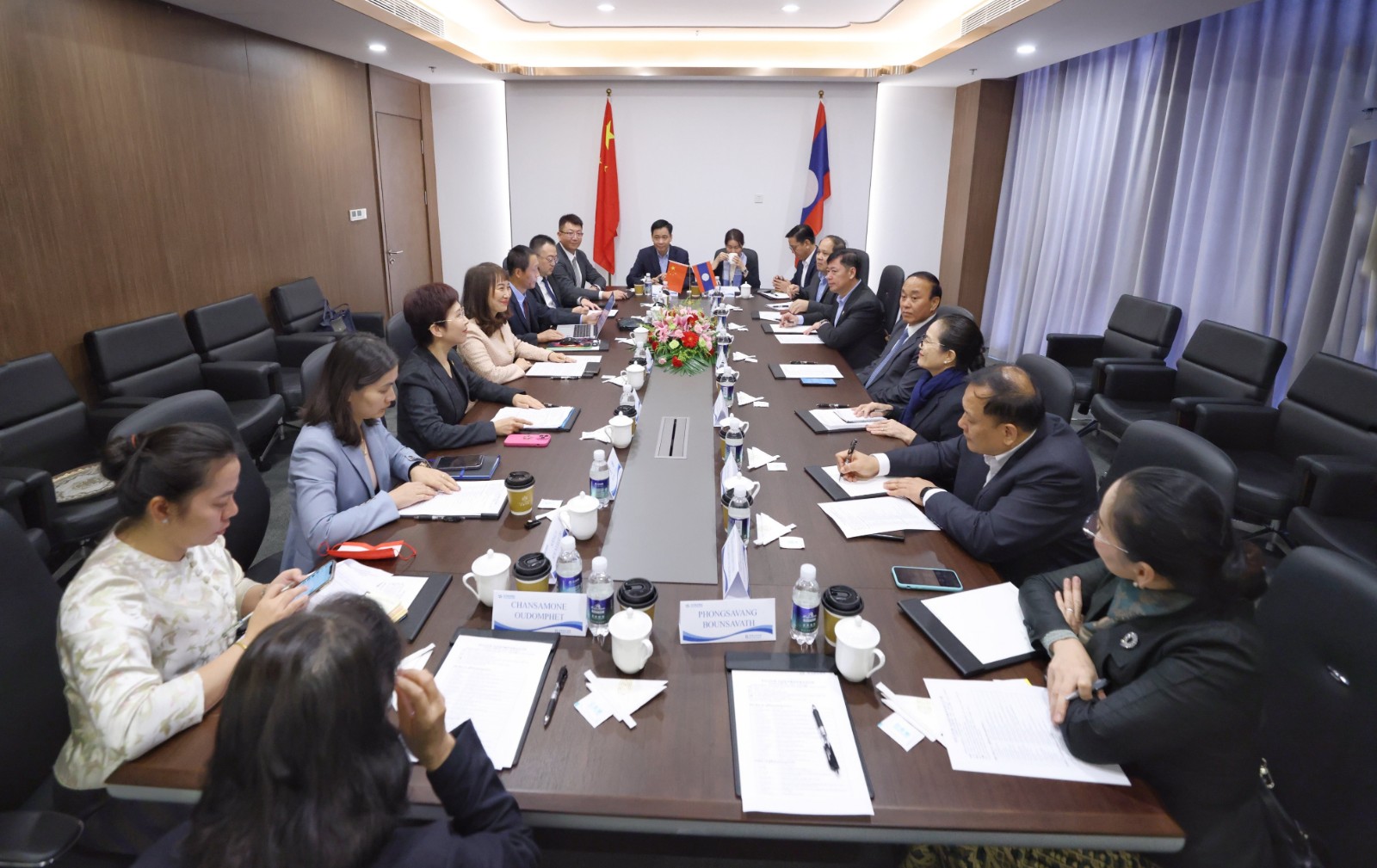 16975904727789143fTc.jpg 老挝卫生部部长本樊·普玛莱希率老挝卫生部代表团莅临凯时尊龙参访1_副本.jpg